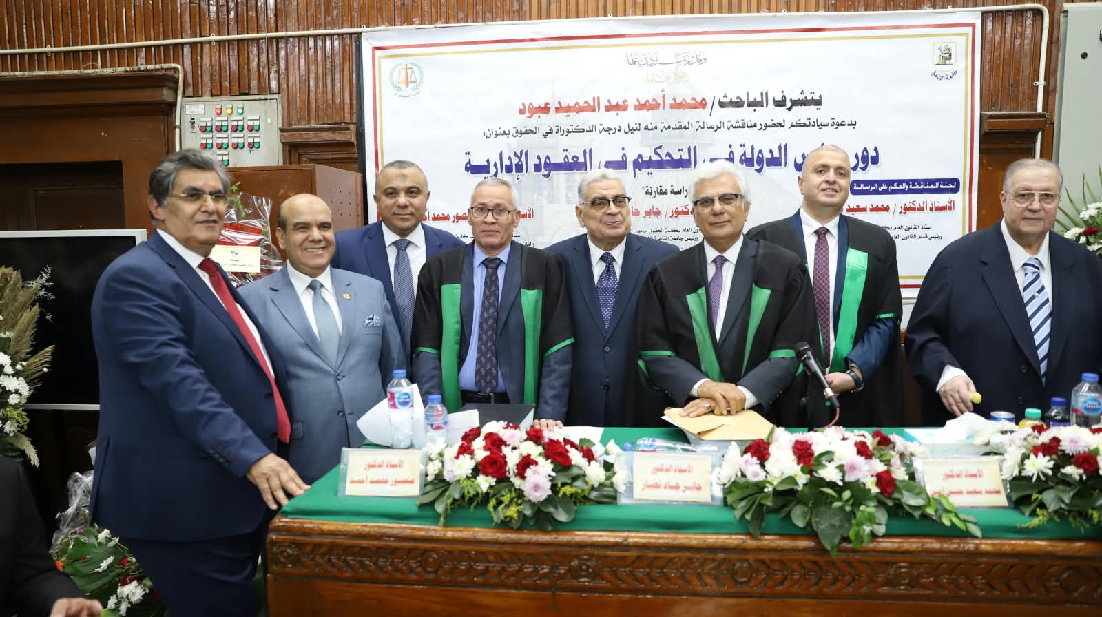 ٠٠